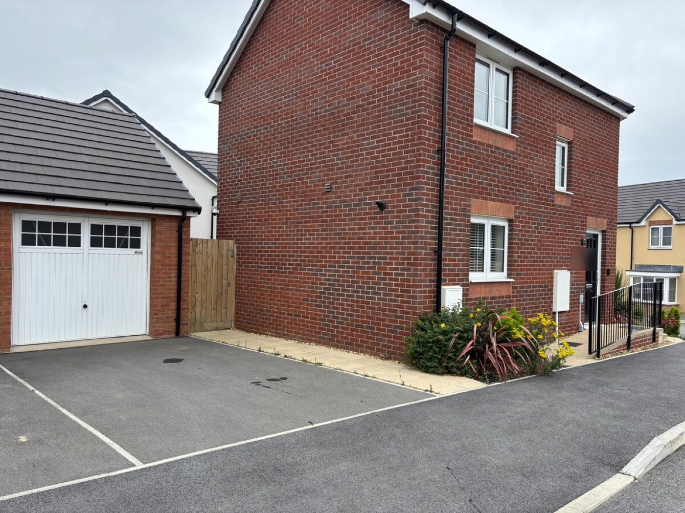 Private driveway parking at Waves & Walkways